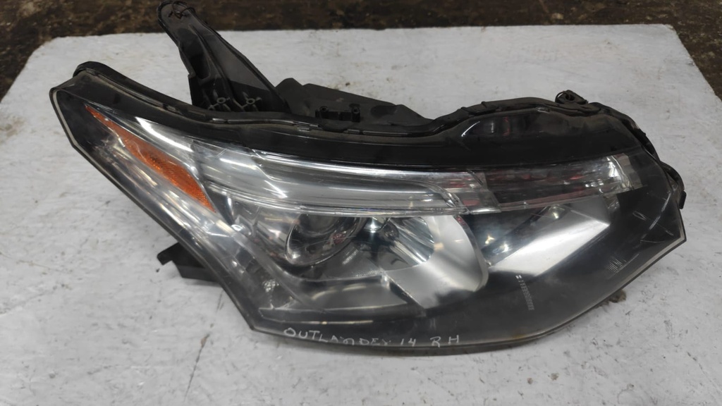FARO RH  MITSUBISHI OUTLANDER 2014