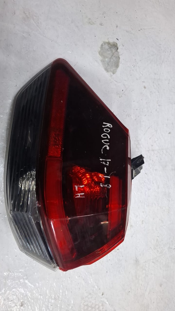 STOP LH DE FALDON NISSAN ROGUE 2017
