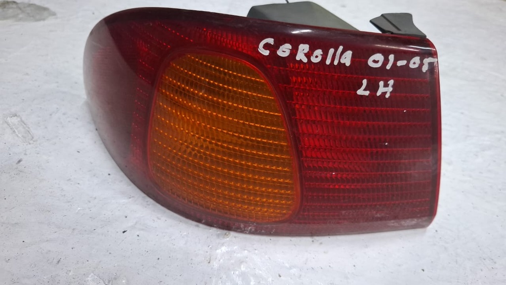STOP LH DE FALDON TOYOTA COROLLA 2001