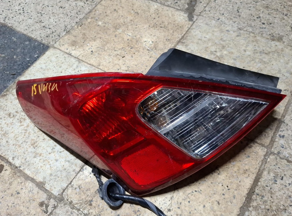 STOP LH NISSAN VERSA  2015
