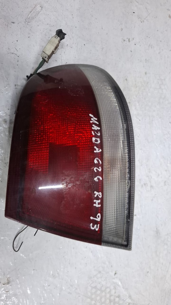 STOP RH DE FALDON MAZDA 626 1993