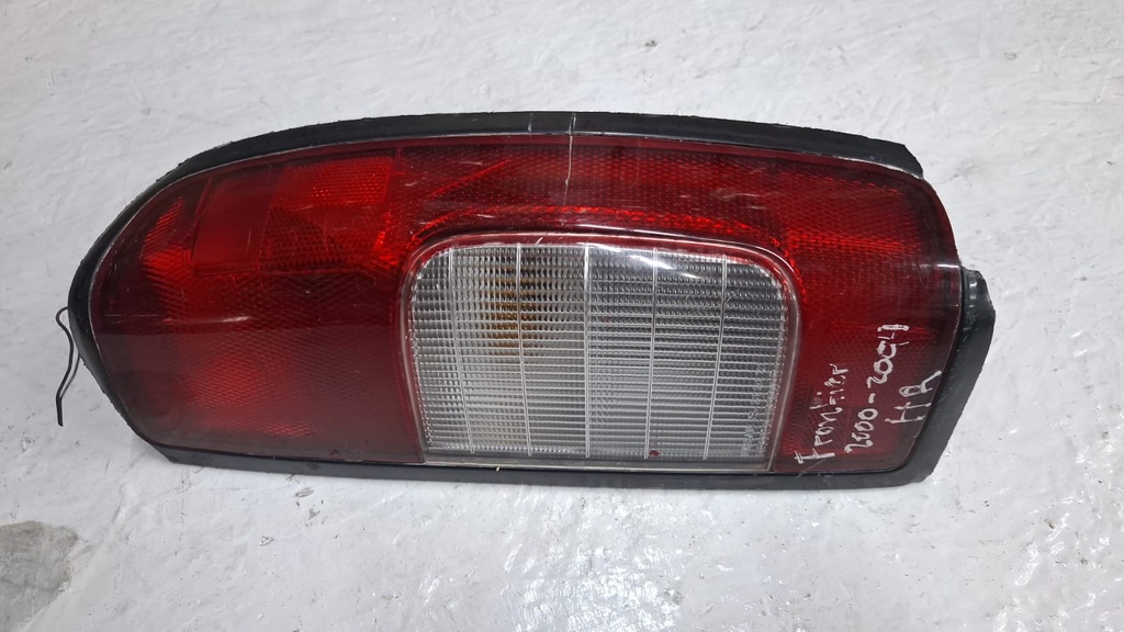STOP RH DE FALDON NISSAN FRONTIER 2000/2003