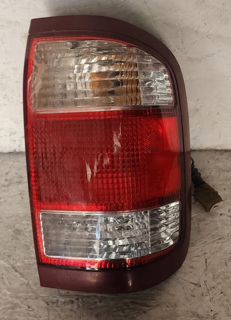 STOP RH DE FALDON NISSAN PATHFINDER 2001