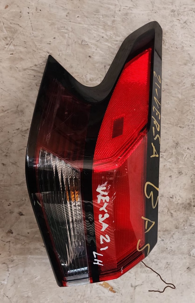 STOP DE  FALDON LH NISSAN VERSA 2021