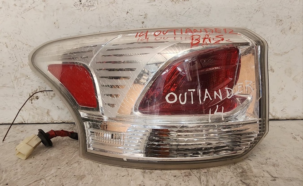 STOP DE  FALDO LH MITSUBISHI OUTLANDER 2014