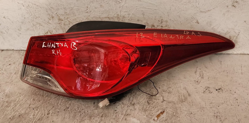 STOP DE FALDO RH HYUNDAI ELANTRA 2013