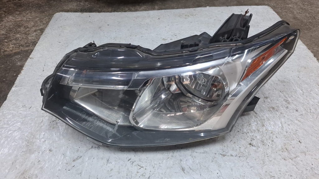 FARO LH MITSUBISHI OUTLANDER 2014