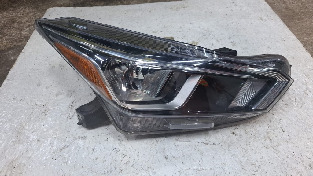 FARO RH NISSAN VERSA 2021