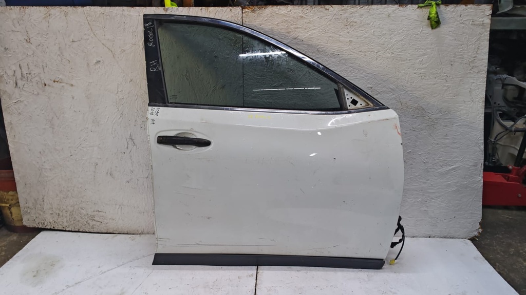 PUERTA DELANTERA ROGUE 2017 RH 