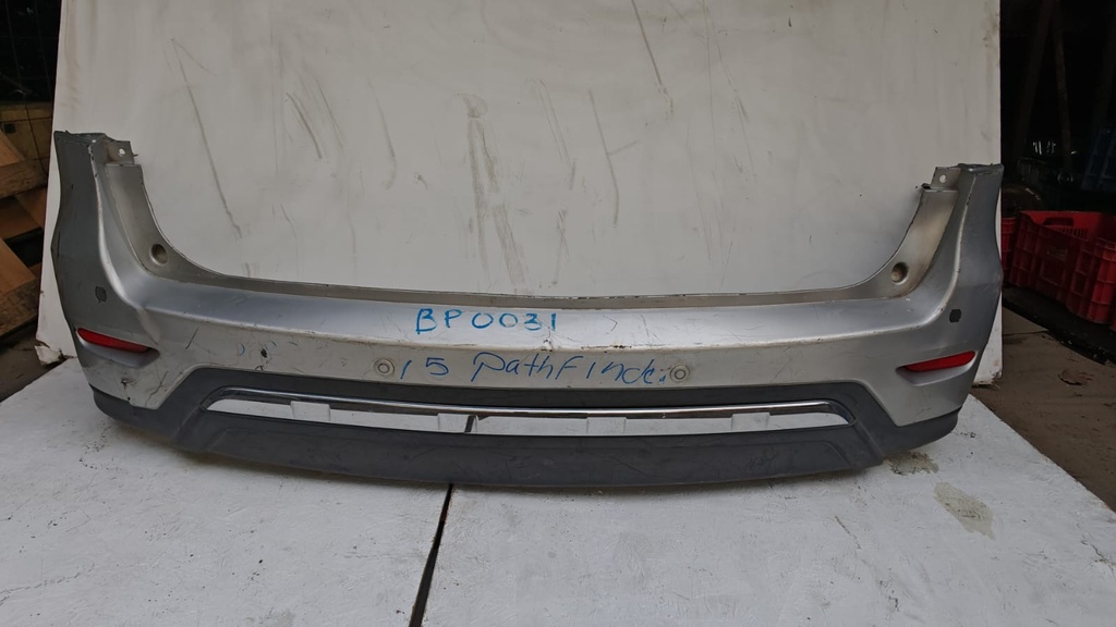 BUMPER TRASERO PATHFINDER 2015
