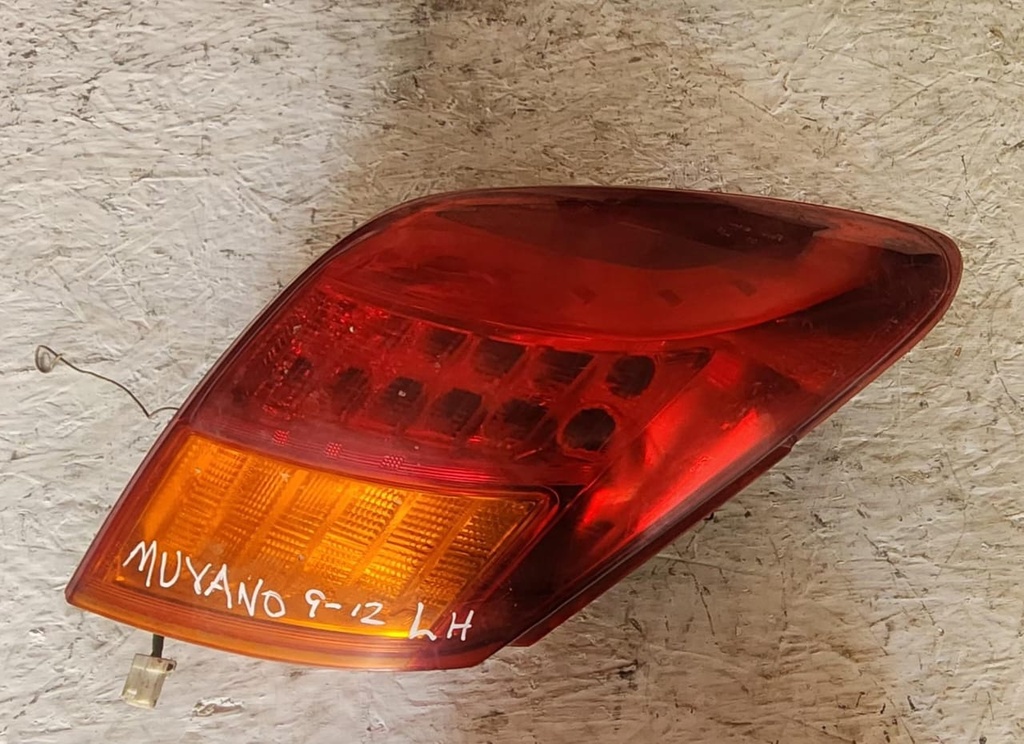 STOP DE FALDON LH NISSAN MURANO 2009-12