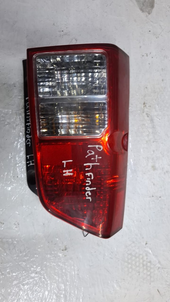 STOP LH NISSAN PATHFINDER 2006