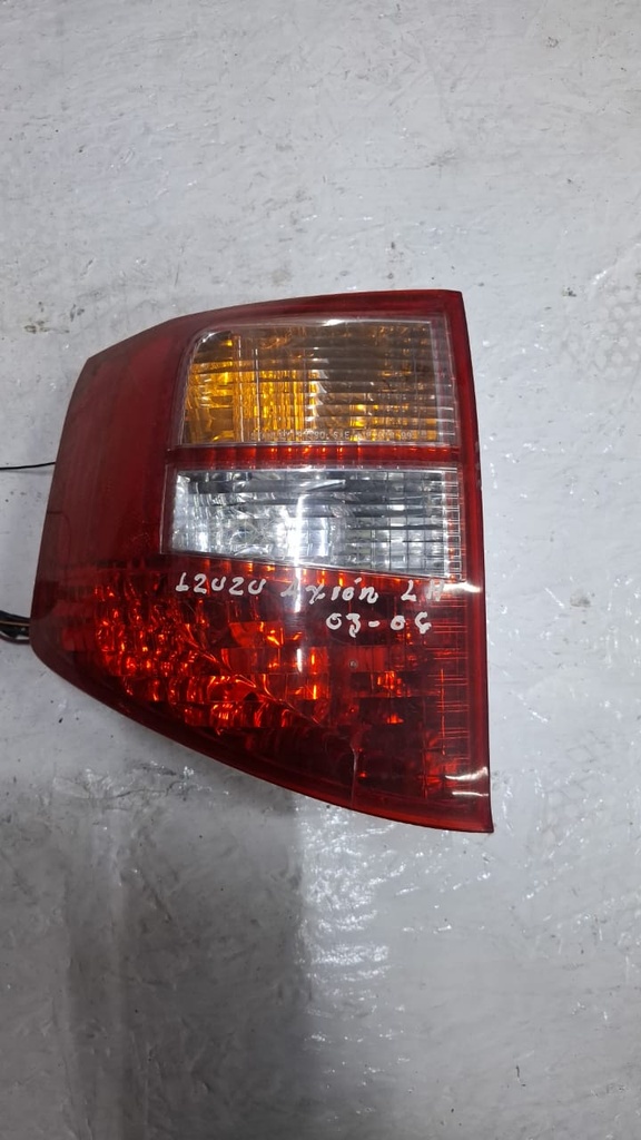 STOP LH ISUZU AXION 2003-06