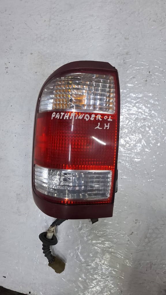STOP LH NISSAN PATHFINDER 2001