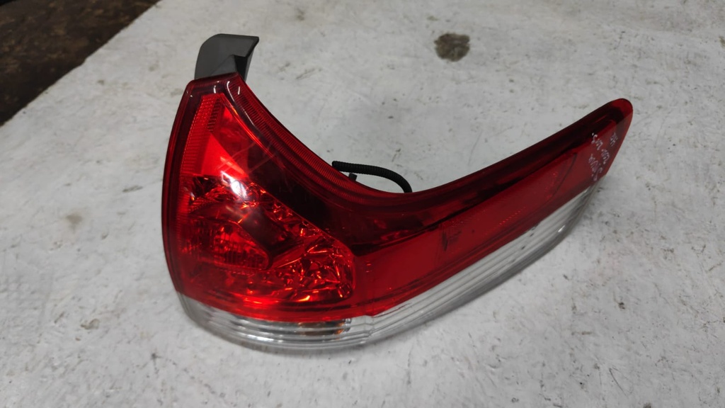 STOP RH TOYOTA SIENA 11-13