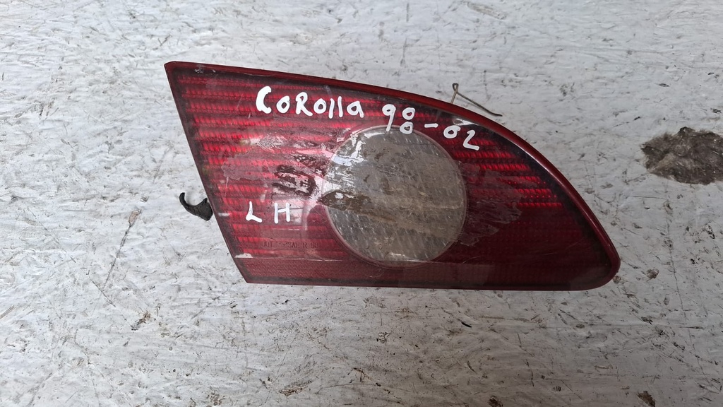 STOP DE BAUL TOYOTA COROLLA 98-02 LH 