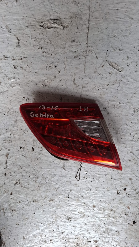 STOP DE BAUL SENTRA 13-15 LH 