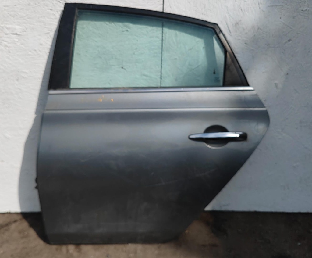 PUERTA TRASERA IZQUIEDA SENTRA 13 