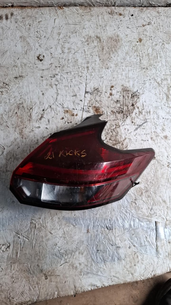 STOP  RH NISSAN KICKS 2021