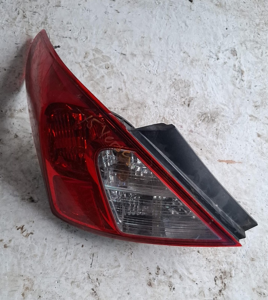 STOP LH NISSAN VERSA 2015