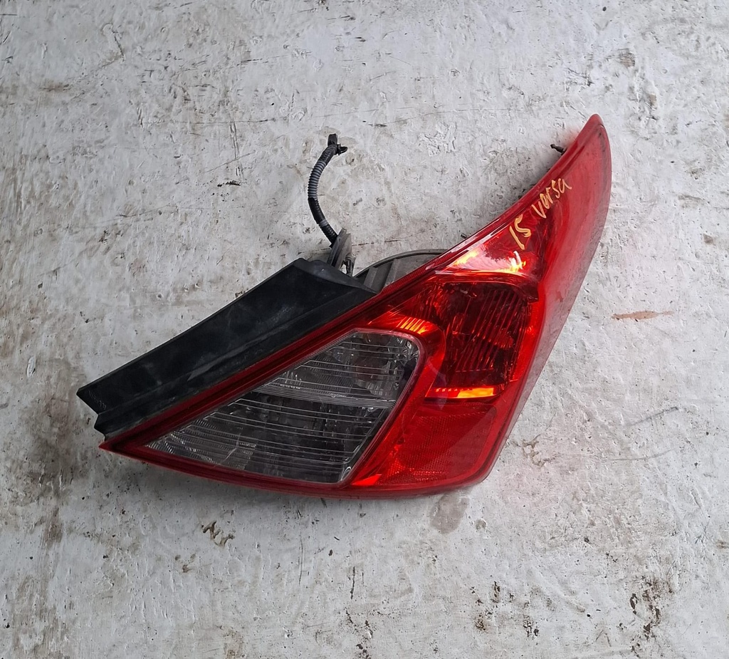 STOP RH NISSAN VERSA 2015
