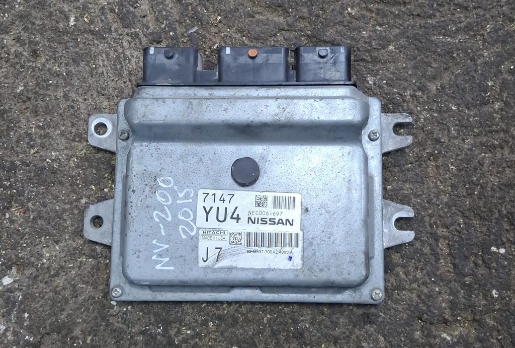 COMPUTADORA NV-200 2015