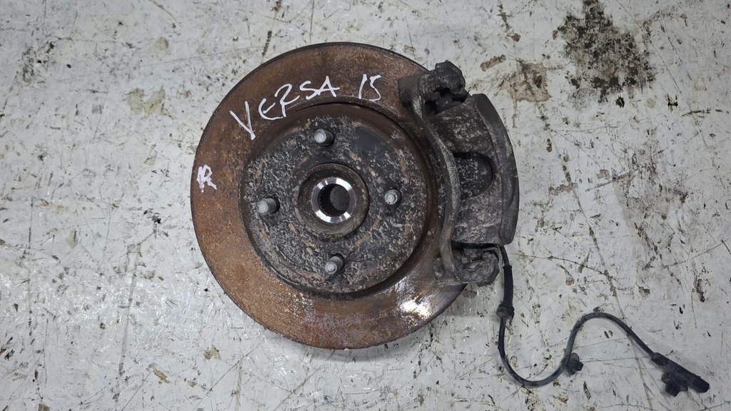 MUÑON COMPLETO RH NISSAN VERSA 2015