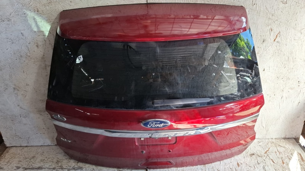 COMPUERTA FORD EXPLORER 2018