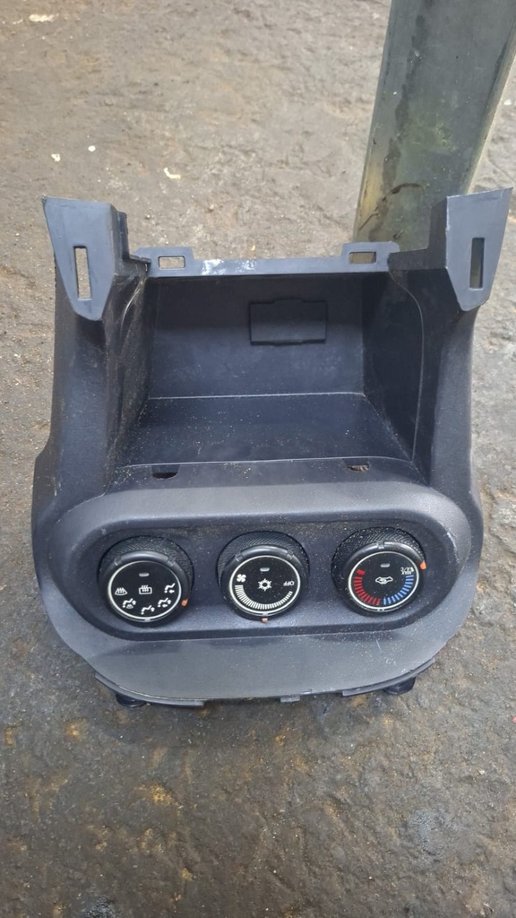 CONTROL DE AC TOYOTA YARIS 2007 