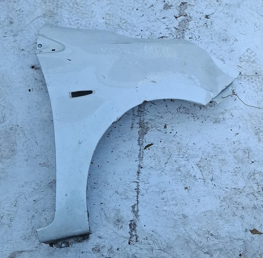 GUARDAFANGO RH  MITSUBISHI MIRAGE 2019