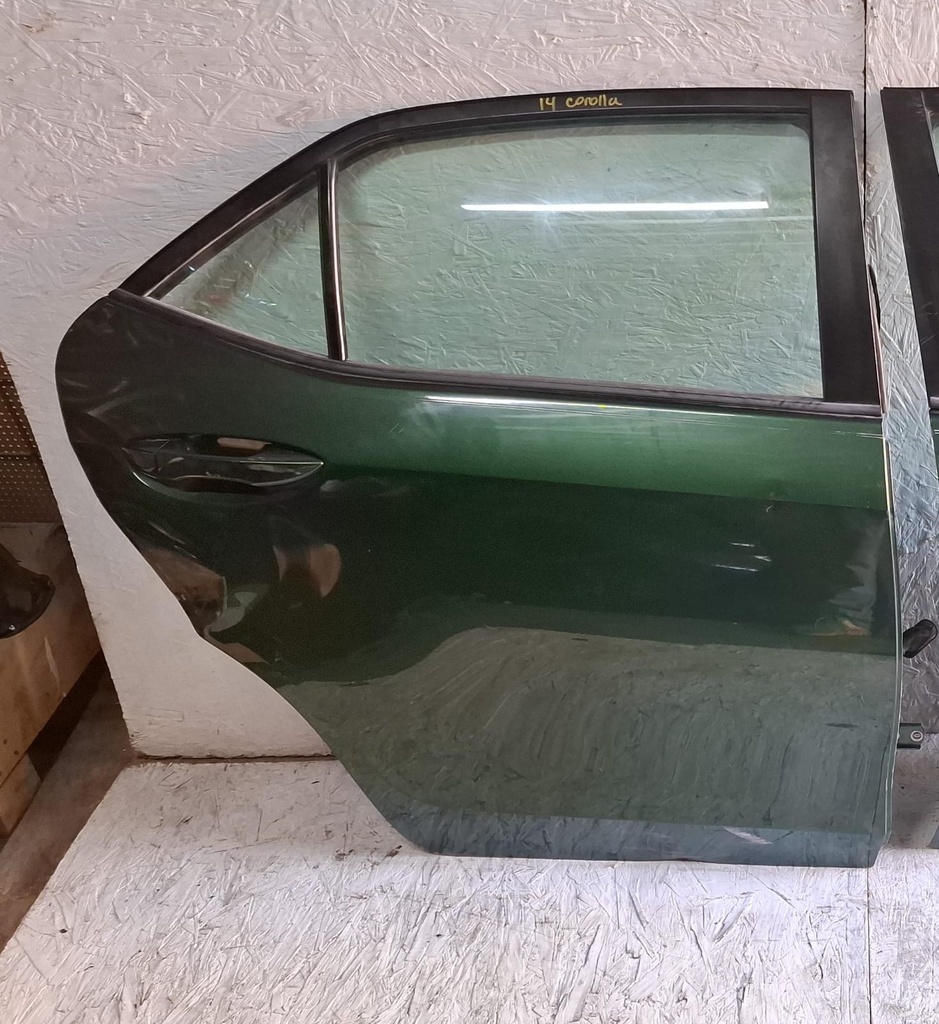 PUERTA RHT TOYOTA COROLLA 2014 (VERDE) C7