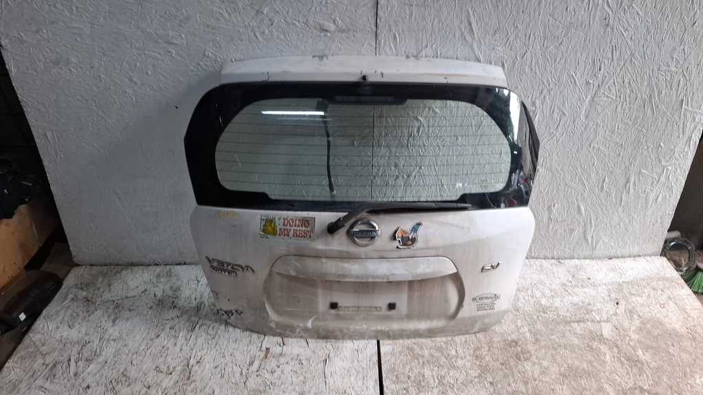 COMPUERTA NISSAN VERSA NOTE C7 2018