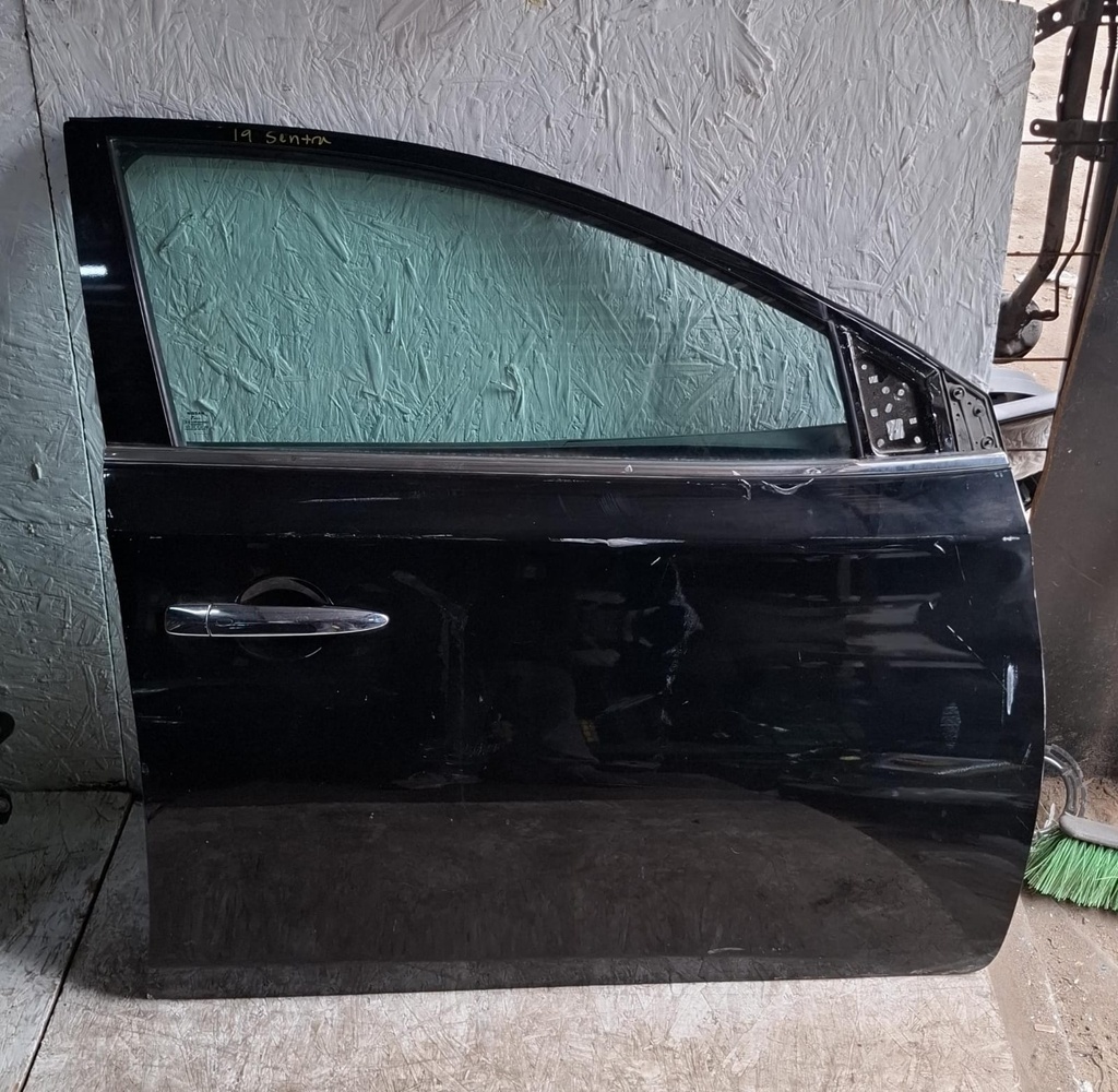 PUERTA RH SENTRA 2019 C7