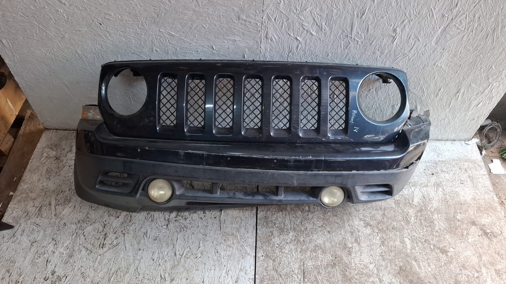 BUMPER DELANTERO CON DETALLE PATRIOT C7