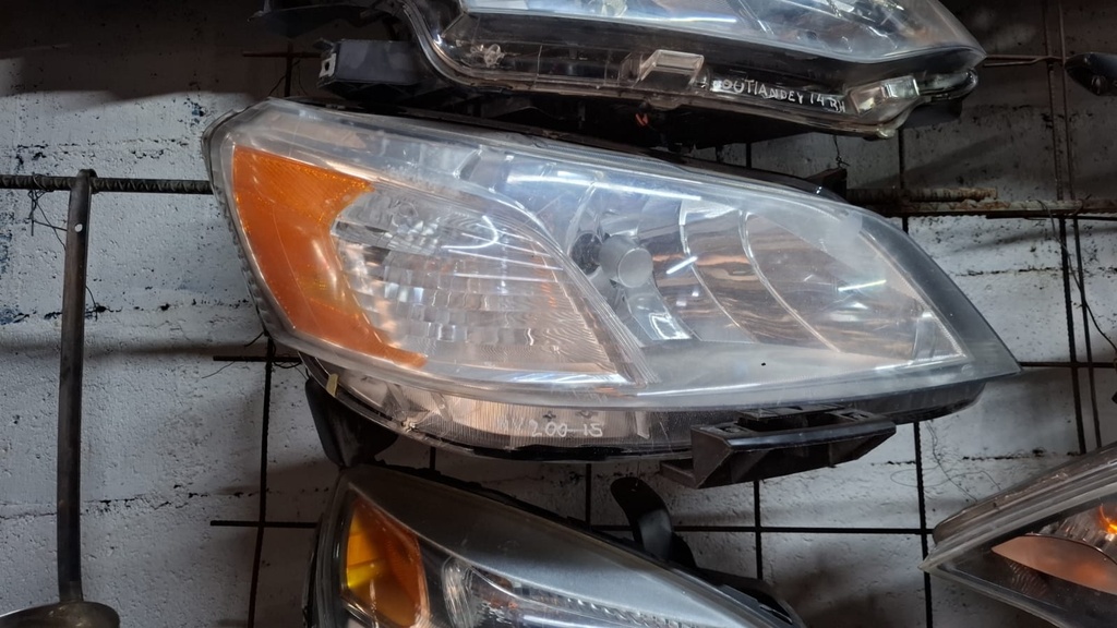 FARO RH NISSAN NV200 2015