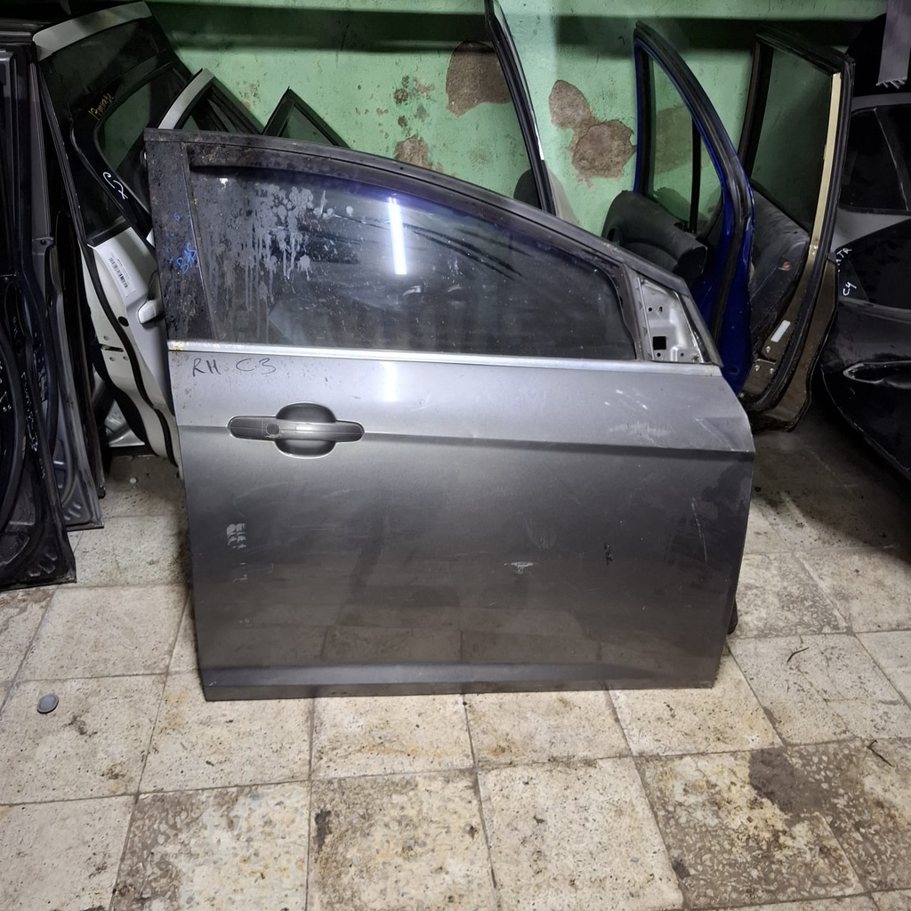 PUERTA RH FORD FOCUS 14 