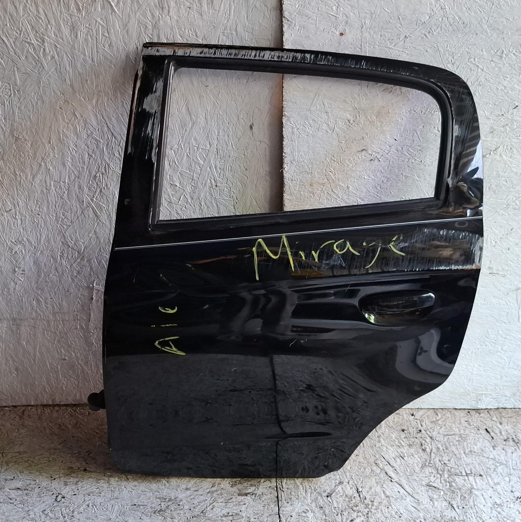 PUERTA LT MIRAGE 2021 CON DETALLE
