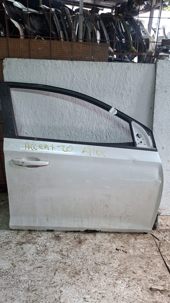 PUERTA RH ACCENT 2020 C9