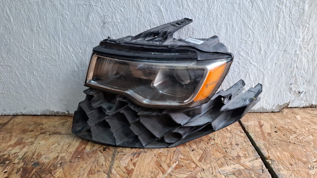 FARO LH GRAN CHEROKEE 2019