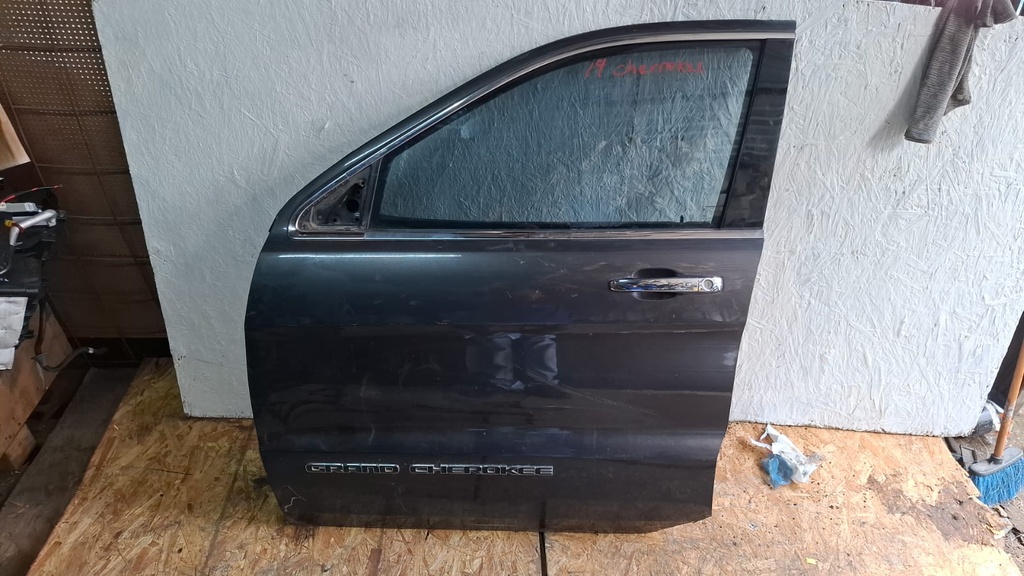 PUERTA LH GRAN CHEROKEE 2019