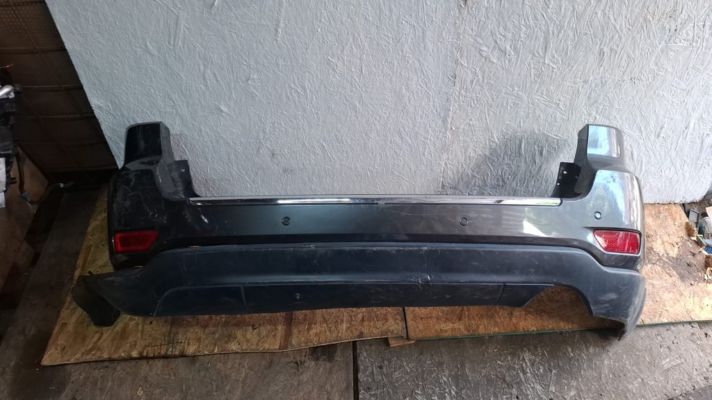 BUMPER TRASERO GRAN CHEROKEE 2019