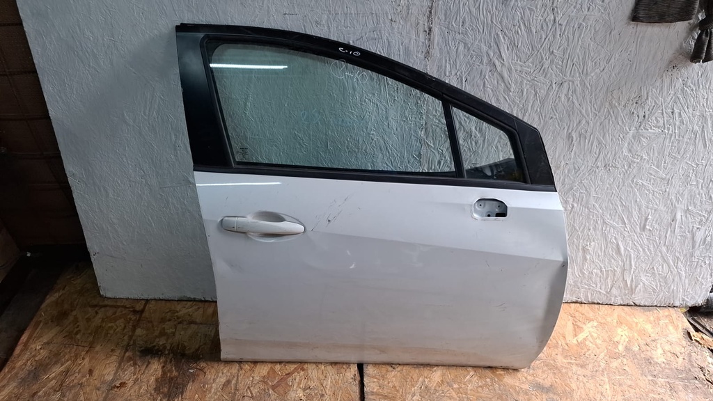 PUERTA RH VERSA 2025