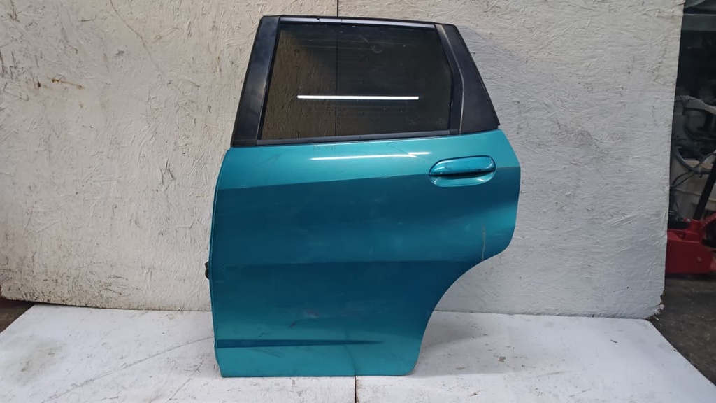 PUERTA TRASERA LT HONDA FIT 2013